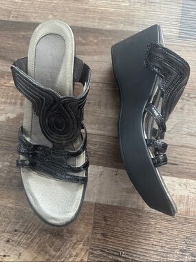 Noat size 40 Women’s Black Wedge Slide Sandals - Stylish Comfort